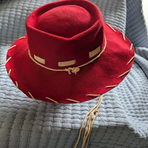 Vintage Wild West Red Wide-Brim Hat with Rope Detail - Picture 3 of 6